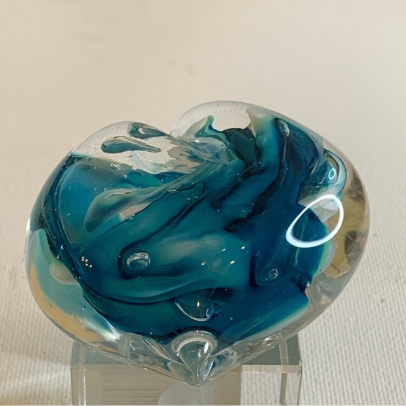Turquoise Blue Art Glass Heart Paperweight Swirling Bright Colors Hand Blown 2.5 - Picture 3 of 16